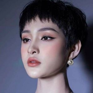 Meet your Posher, Miki